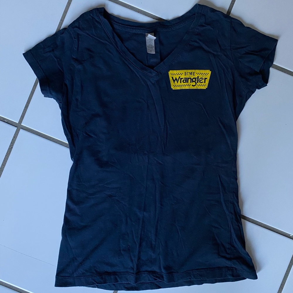 Acme Wrangler V-neck